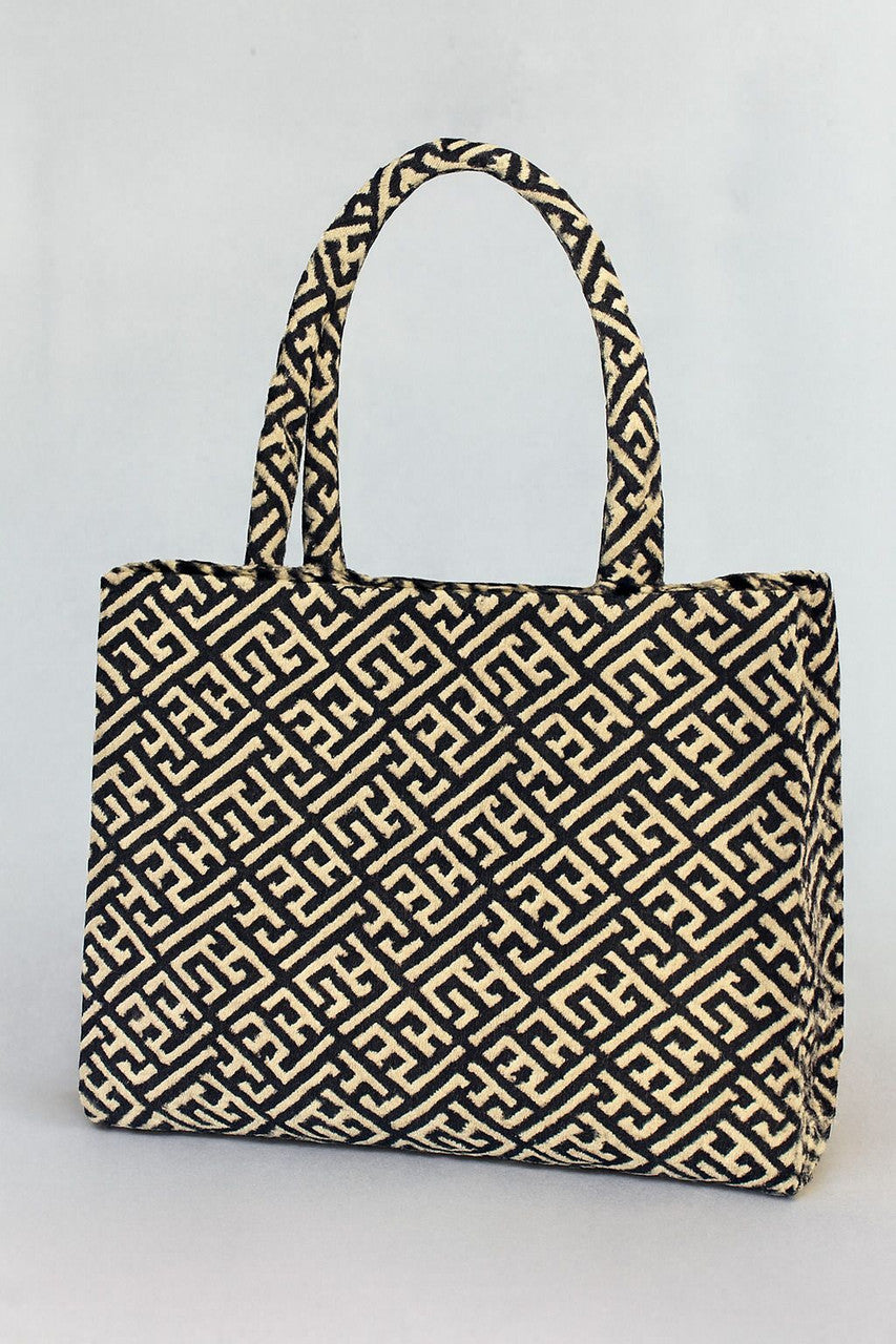 Averra Grid – Luxe Check Edition